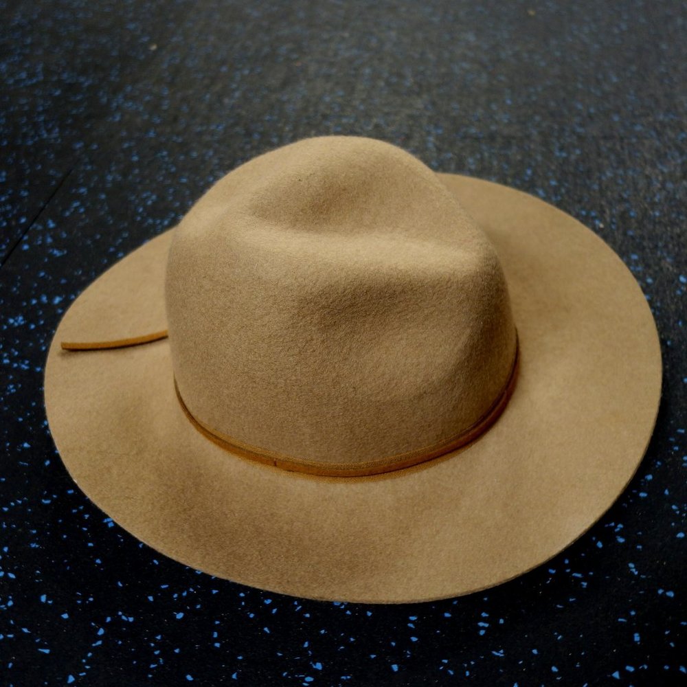 hinge Hat